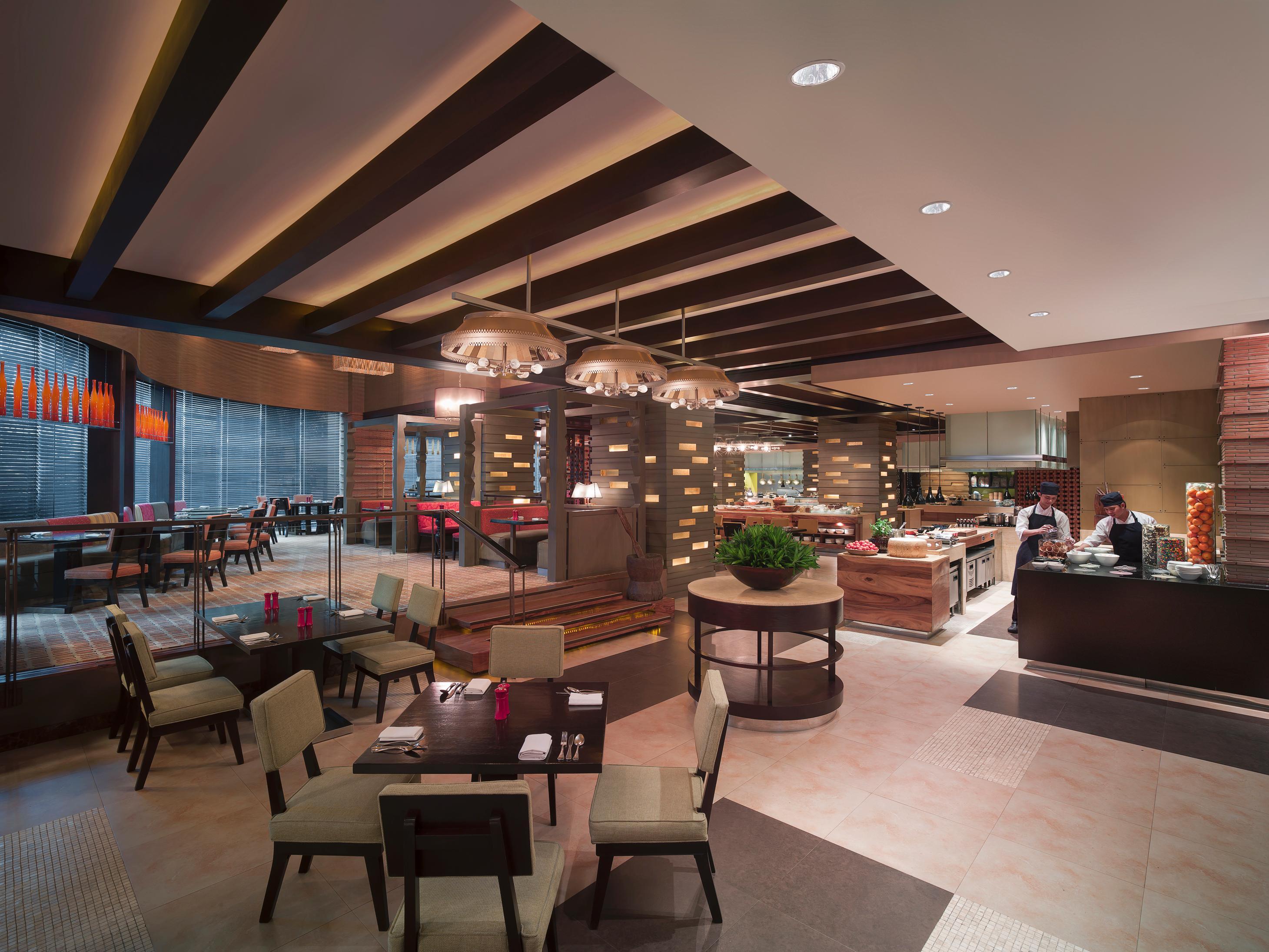 New World Makati Hotel, Manila Макати Экстерьер фото The restaurant